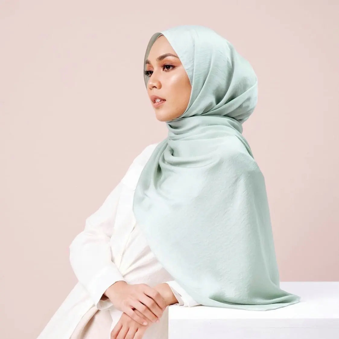 Layali Exklusiv-Kollektion – Velvet Satin Chiffon Hijab | Elegant - für besondere Momente
