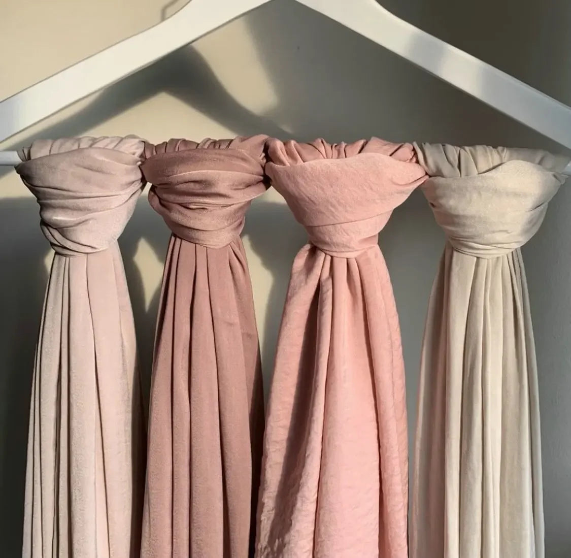 Layali Exklusiv-Kollektion – Velvet Satin Chiffon Hijab | Elegant - für besondere Momente