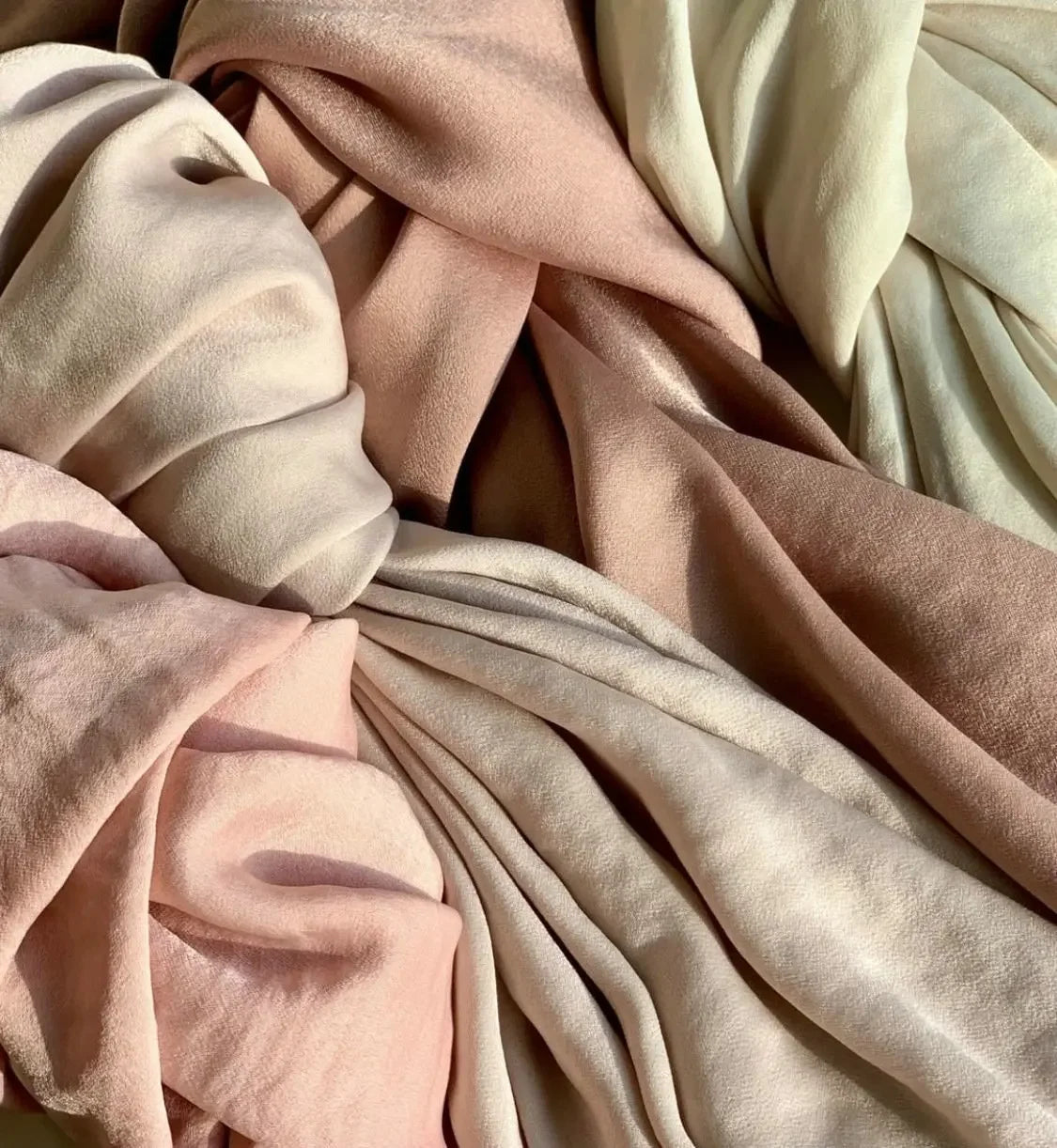 Layali Exklusiv-Kollektion – Velvet Satin Chiffon Hijab | Elegant - für besondere Momente