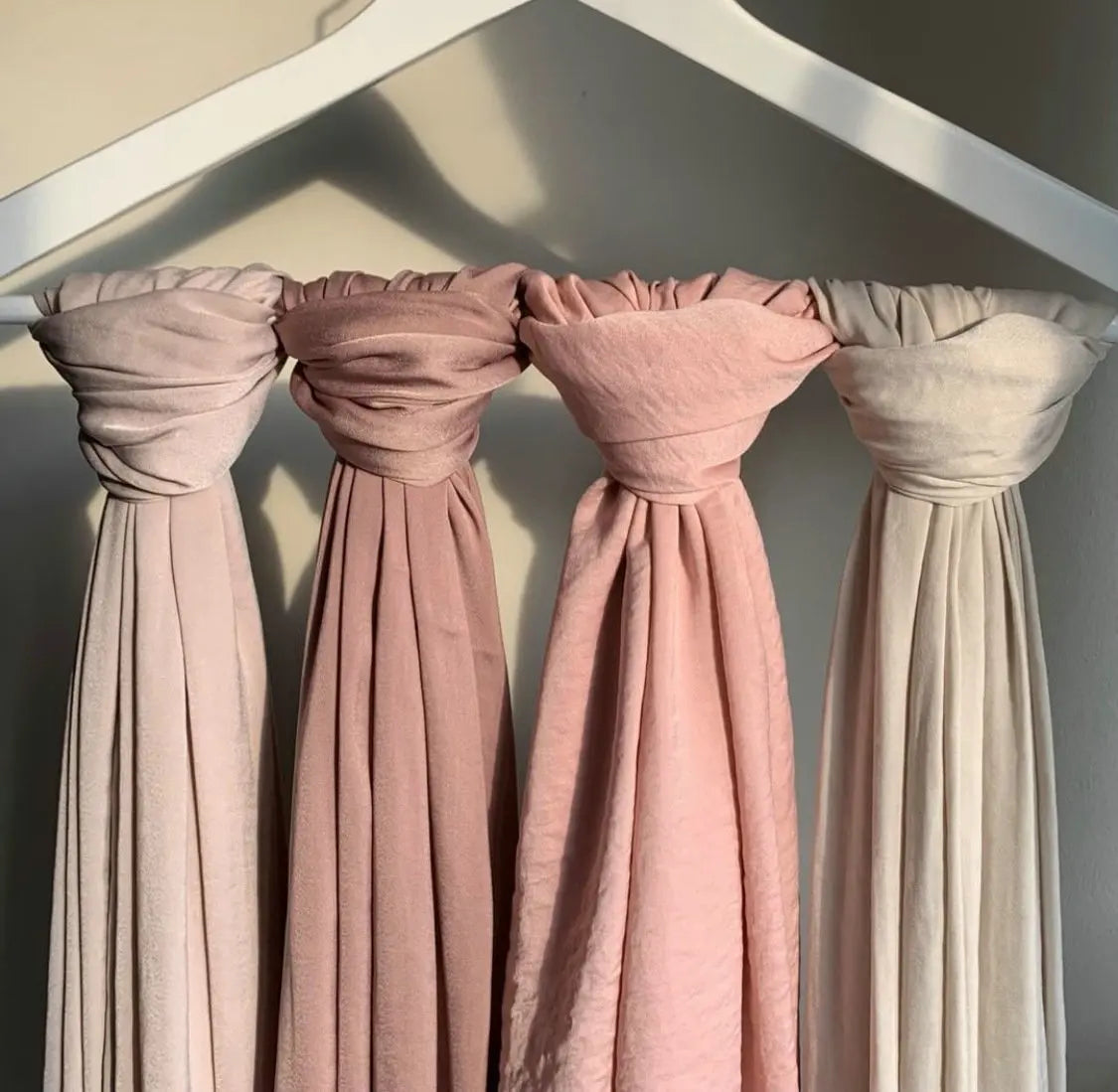Layali Exklusiv-Kollektion – Velvet Satin Chiffon Hijab | Elegant - für besondere Momente