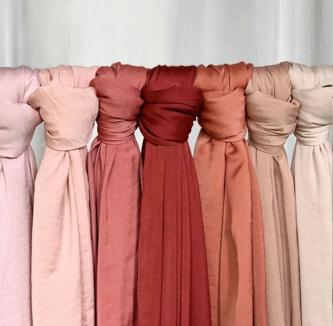 Layali Exklusiv-Kollektion – Velvet Satin Chiffon Hijab | Elegant - für besondere Momente