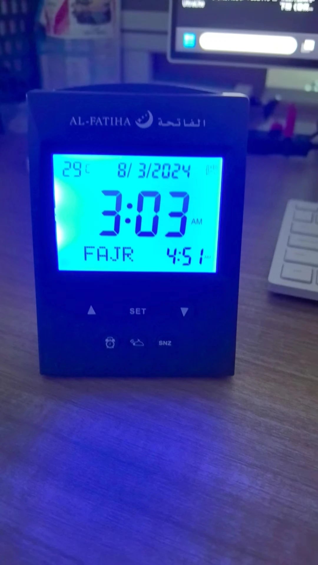 Layali – Digitale Azan Tischuhr mit LED-Display und weltweitem Gebetszeiten-Reminder